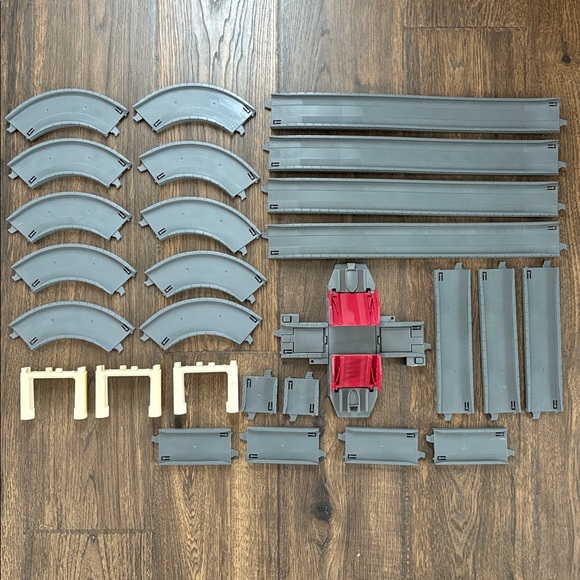 Tomy 2006 Thomas GIANT Train set with 140+ pieces VG+ - Picture 11 of 15